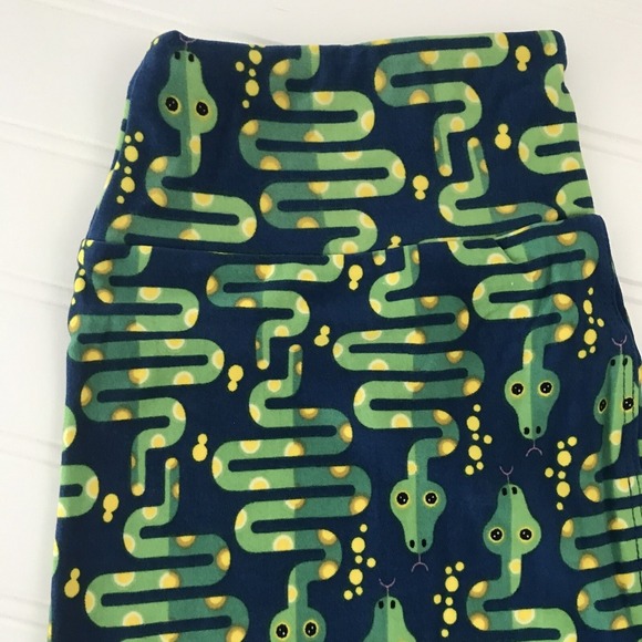 NWT LulaRoe OS Leggings Green Snake Pattern One Size Whimsical Fun Buttery Soft - Picture 2 of 4